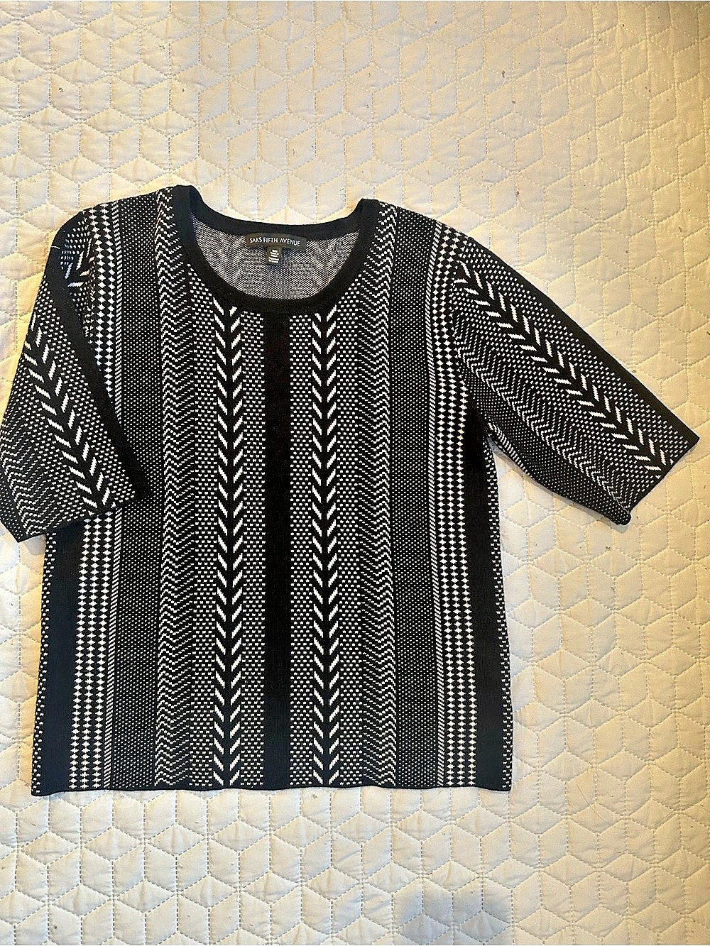 Saks Fifth Avenue Geometric Knit Top in Black & White Medium Like New